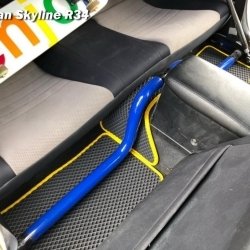 Nissan Skyline R34, задний ряд